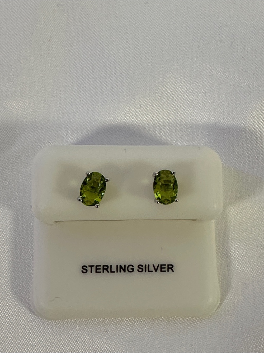 1989: Peridot Oval Stud Earrings - Green